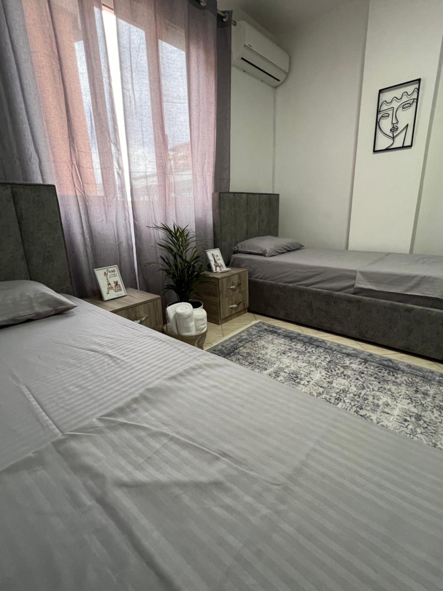 Hostel By Fenix Tirana Exteriör bild
